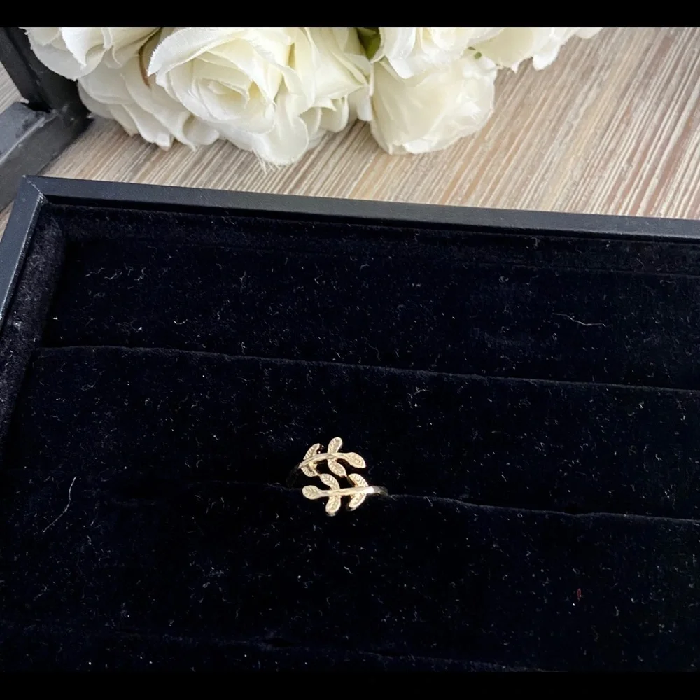 Simple Elegance Ring